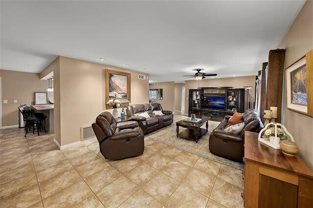 Foto del edificio - UPDATED Single Story 4BR/3BA, Horse Ranch ...