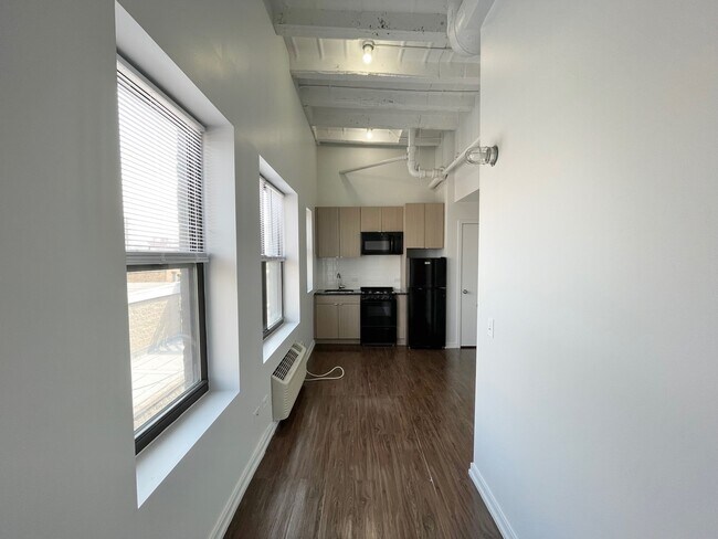 Building Photo - 5718 N Winthrop Ave