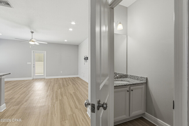Building Photo - 7450 Shadow Lake Dr
