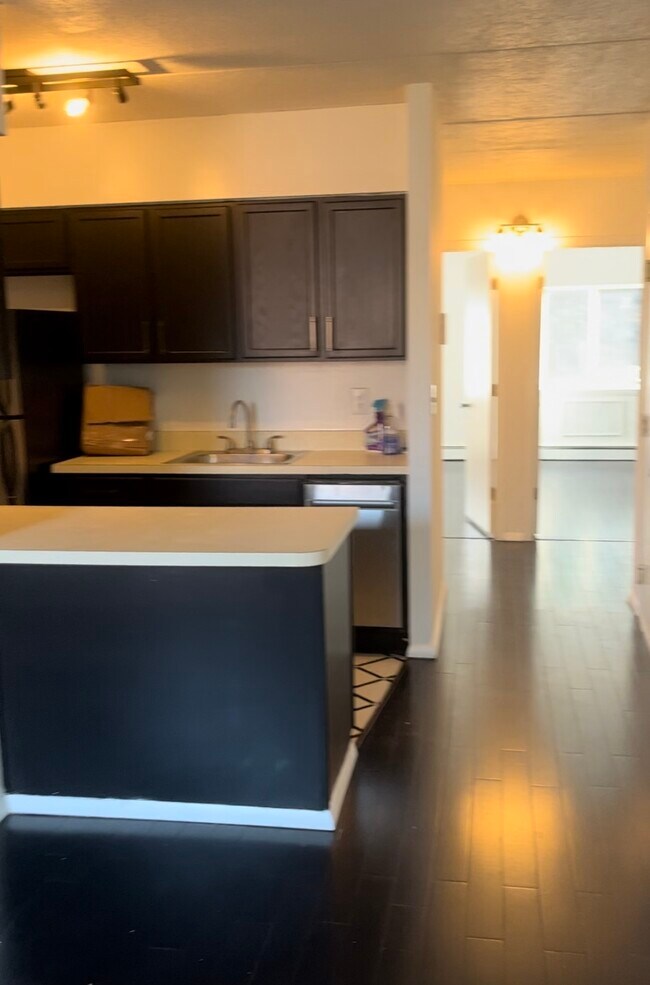 Breakfast Bar - 316 E 119th St