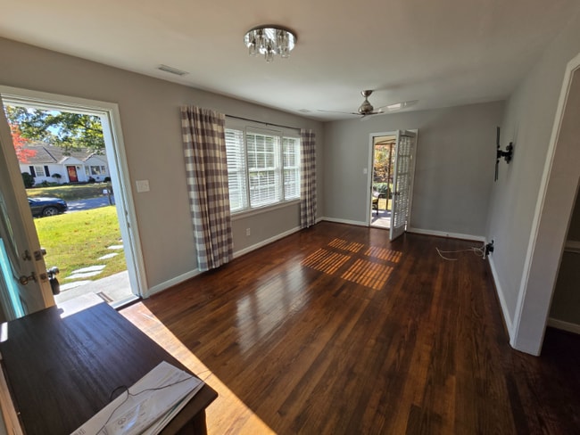 Foto del edificio - 8410 Holly Hill Rd