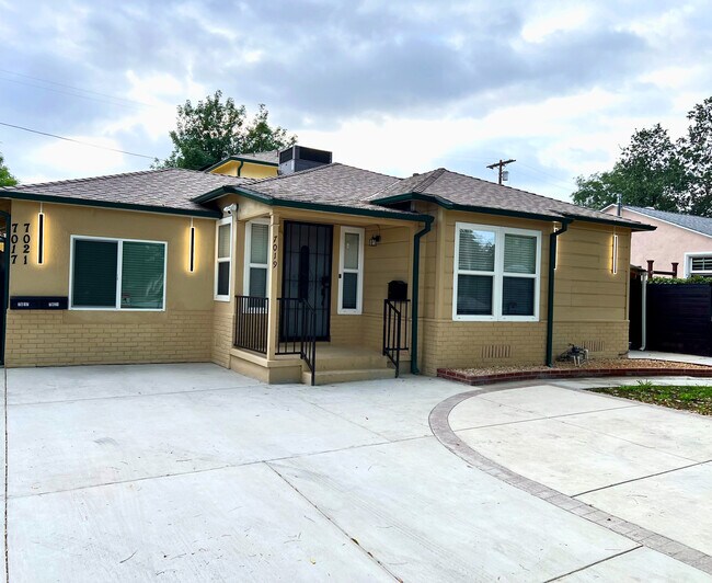 Foto del edificio - 7019 Jamieson Ave