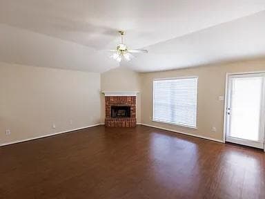 Building Photo - 2421 Collier Dr