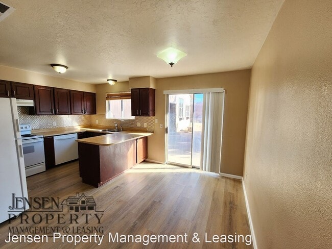Building Photo - 4 br, 2 bath House - 1062 North 1900 West