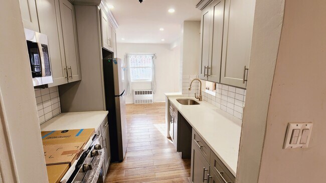 Building Photo - 1305 E 83rd St