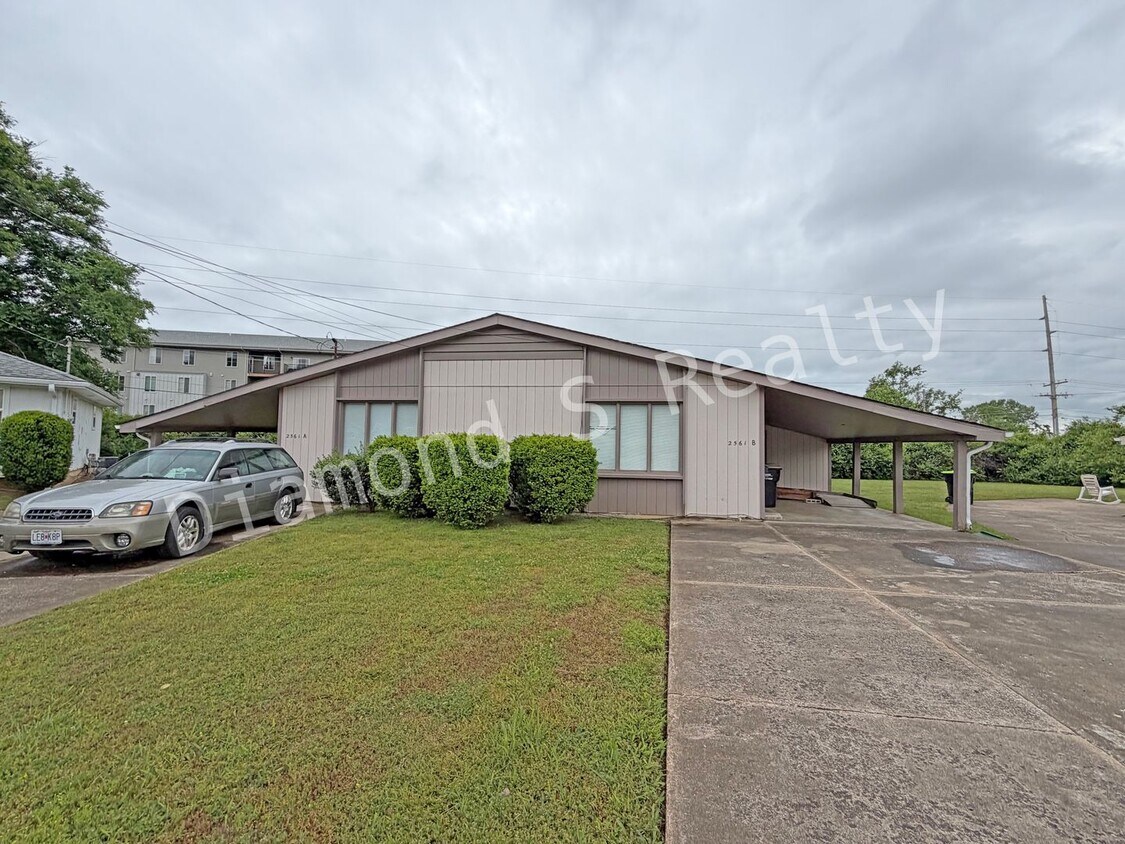 Foto del edificio - 2561 South Pl