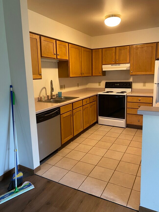Building Photo - 949 Rockefeller Ln