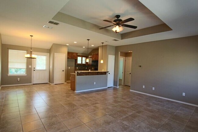 Foto del edificio - Tour Today! 3 Bedroom 2 Bath in Lindale ISD!