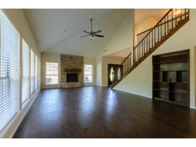Building Photo - 10103 Shadow Way