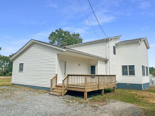 Building Photo - waterfront on 22 private acres