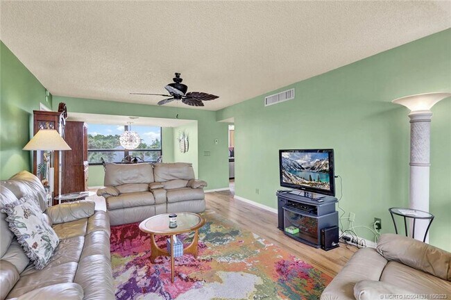 Foto del edificio - 3392 NE Causeway Blvd