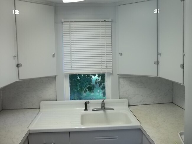 Foto del edificio - 831 W. Middle Street
