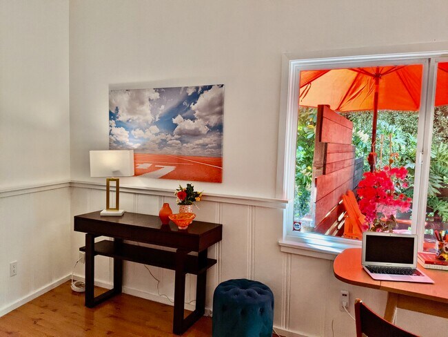 Foto del edificio - 6201 Wood Dr