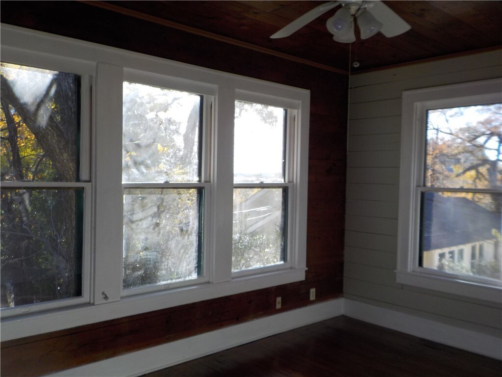 Foto principal - 703 W 11th St