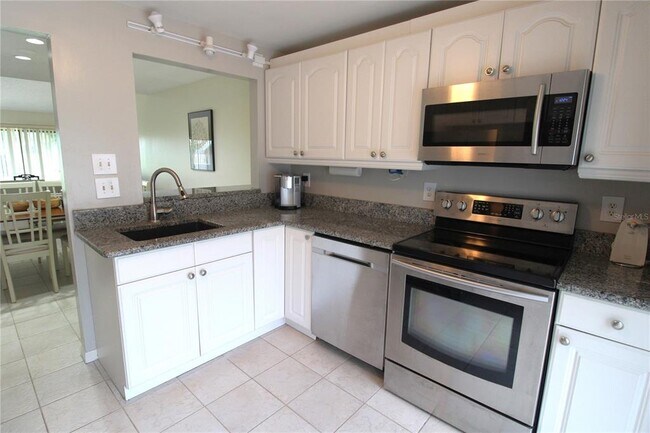 Foto del edificio - 2201 Meadowlake Ct