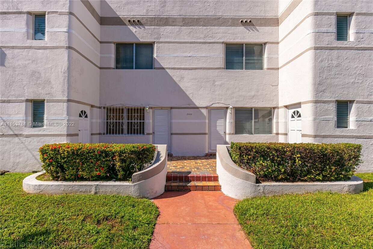 Foto principal - 2444 Flamingo Pl