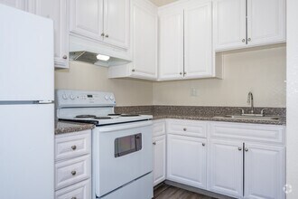 2BR, 1.5BA - 970SF - Kitchen - Dover Park Apartments
