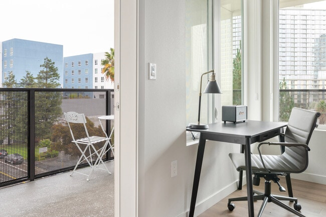 Building Photo - 2333 Calle Del Mundo