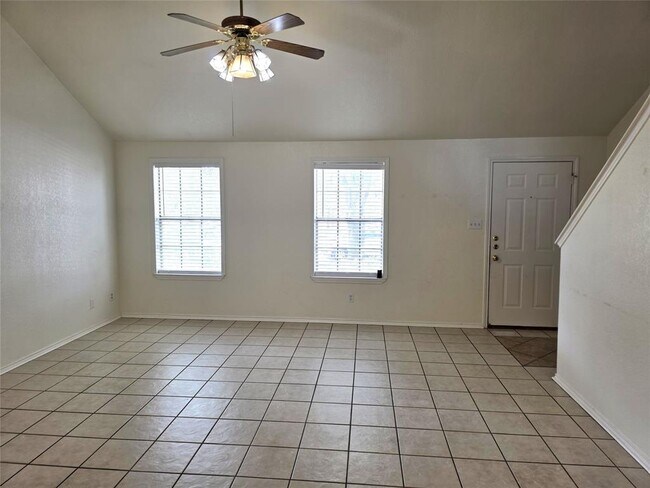 Foto del edificio - 1600 Hollow Tree Blvd