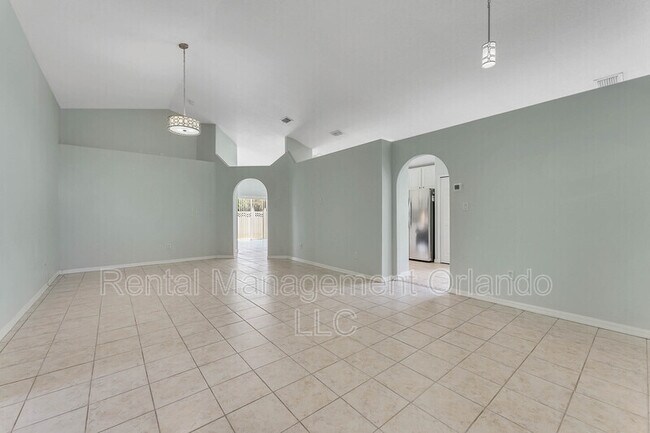 Building Photo - 10744 Goldfish Cir