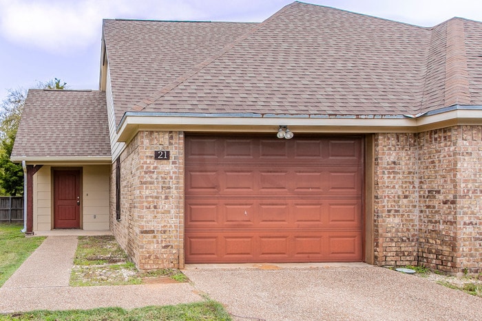 Primary Photo - 21Addi LN, Lacy Lakeview, TX