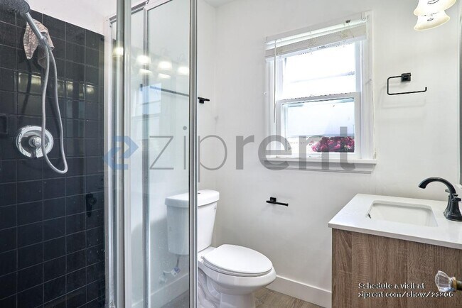 Foto del edificio - 3920 NE 37th Ave