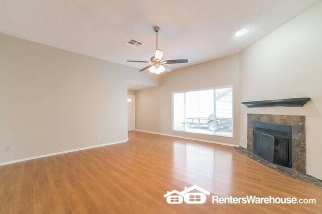 Foto del edificio - 4 Bedroom 2 Bath Glendale Home with Pool