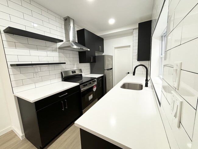 Building Photo - 165 W Main St