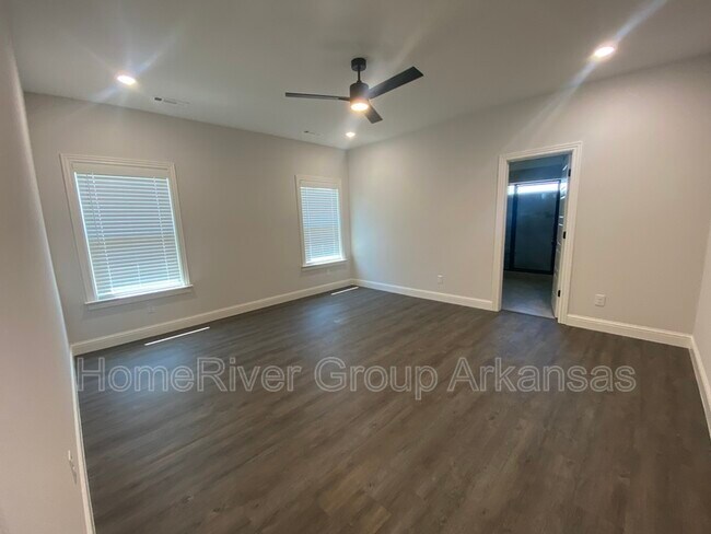 Building Photo - 1120 Sunshine Ct