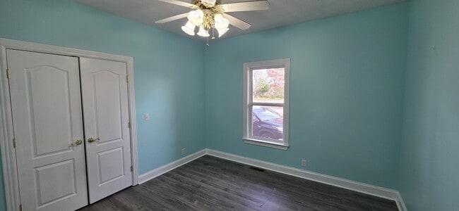 Foto del edificio - 789 Old Prospect Rd