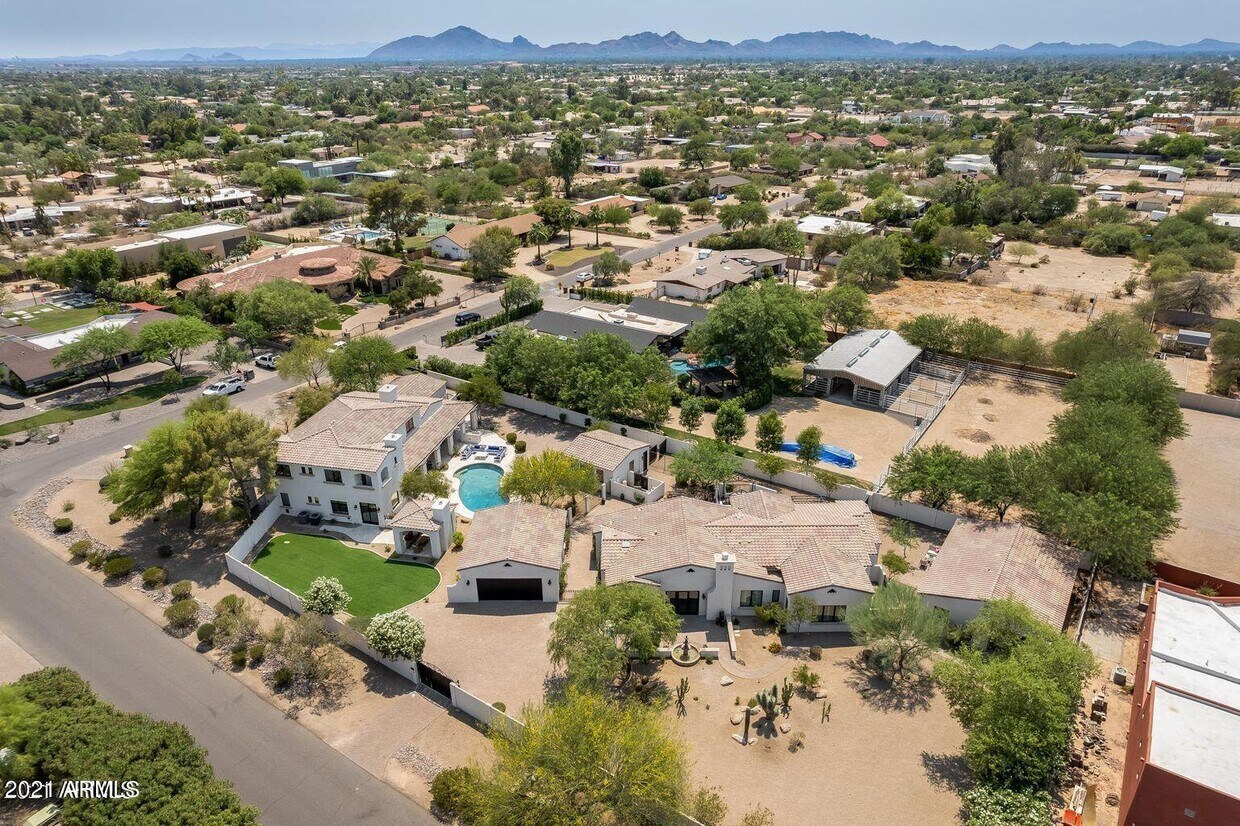 Primary Photo - 10076 E Paradise Dr