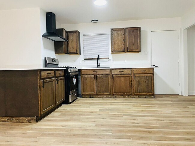 Foto del edificio - 9313 Timber Valley Rd