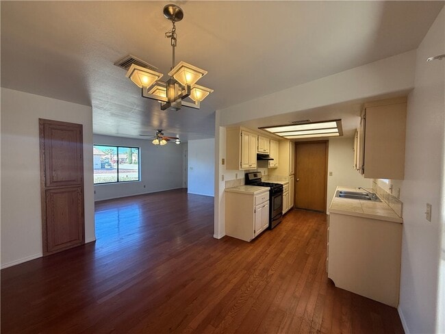 Foto del edificio - 1838 Golden Gate Ave