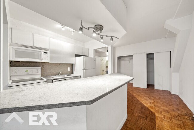 Foto del edificio - 52 E 13th St