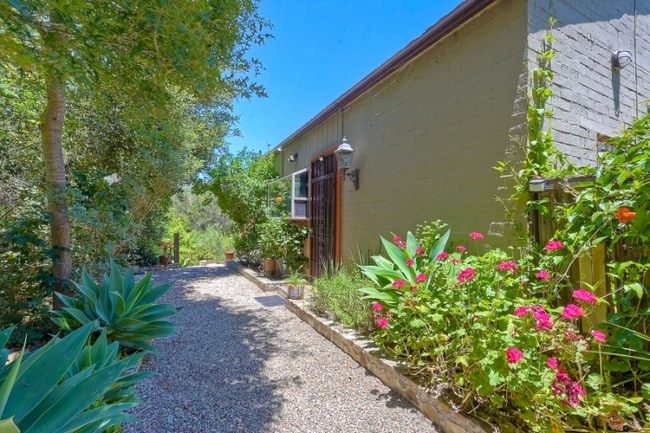 Building Photo - 20402 Elfin Forest Rd