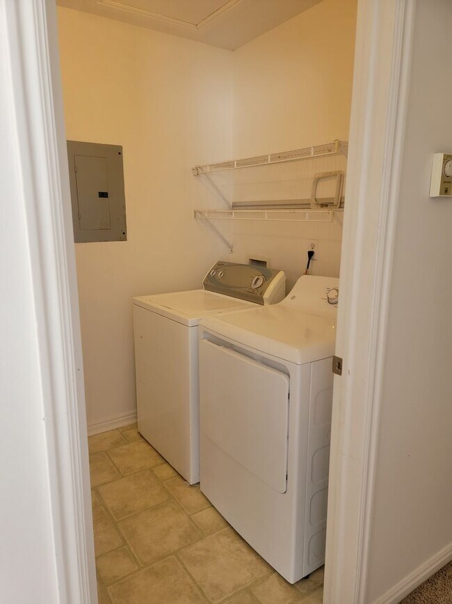 Foto del edificio - FOR RENT