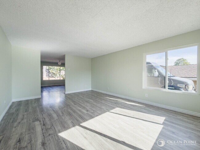 Foto del edificio - 2 Bedroom Duplex for Rent in Camarillo!