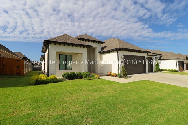 Building Photo - COMING SOON! Marvelous and Modern 3 Bed/ 3.5 Bath Home in South Broken Arrow!