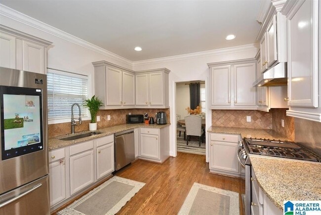 Building Photo - 221 Castlehill Dr