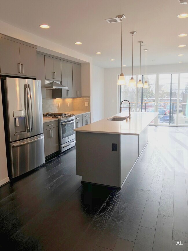 Foto del edificio - 3300 NE 65th St