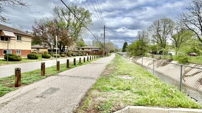 Foto del edificio - 2482 S Gilpin St