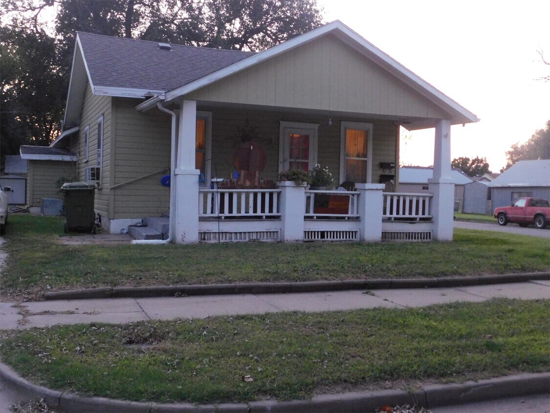 Primary Photo - 732 Sheridan St