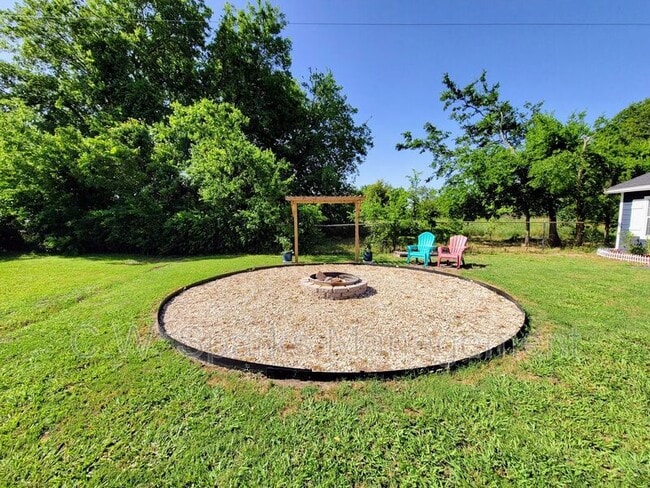 Building Photo - 1901 E Hwy 276