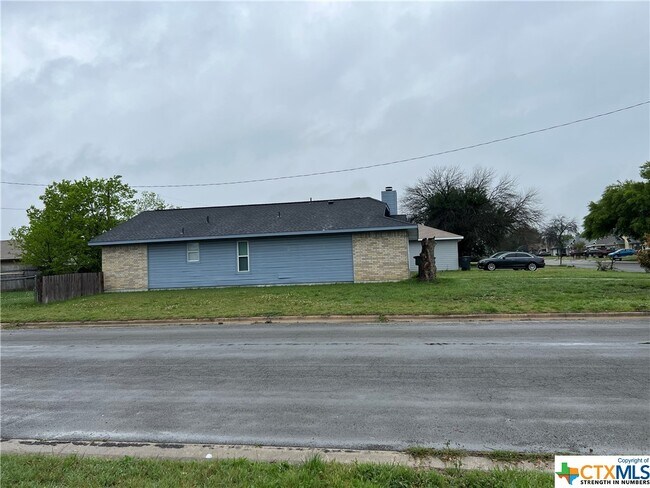 Foto del edificio - 2216 Cimmaron Dr