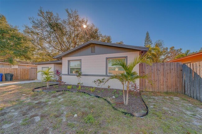 Building Photo - 4418 W Prescott St