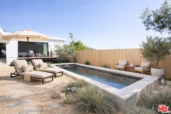 Building Photo - 2107 Mayview Dr