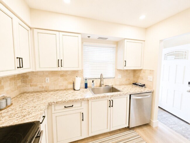 Building Photo - 9718 Hernando Ct