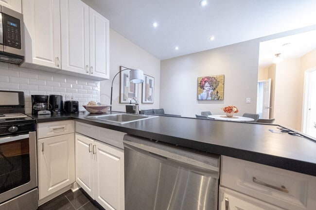 Building Photo - 230 W 113th St