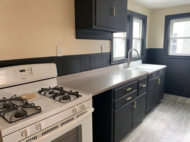 Foto del edificio - 108 Elmwood Ave