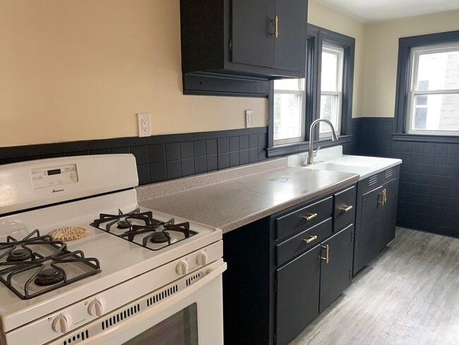 Building Photo - 108 Elmwood Ave